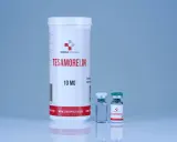 Pojemnik i fiolki z lekiem Tesamorelin 10 mg od Semax Polska.